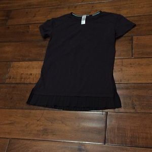 Ivivva size ten girls black t shirt with pleats